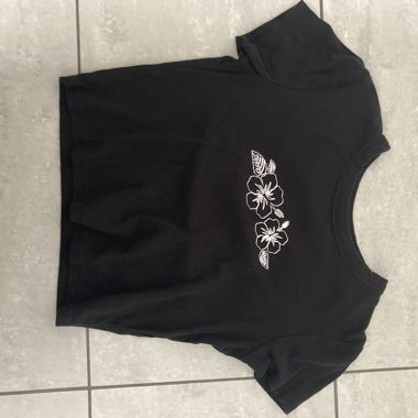 Bershka Oberteil Schwarz mit Blumen