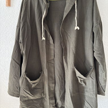 Giacca lunga con cappuccio kaki