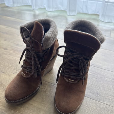 Braune Winterstiefel