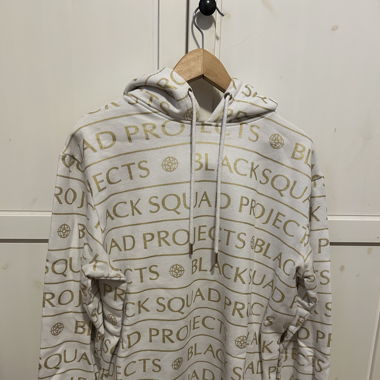 Pull blanc avec écritures blanches 