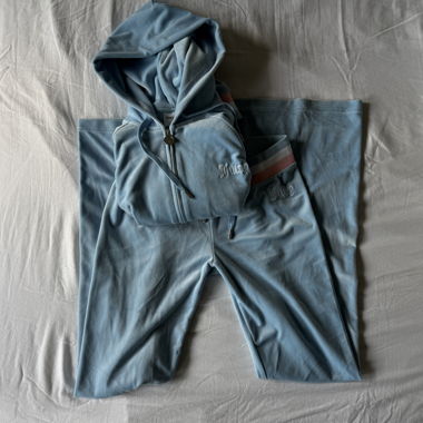 Ensemble de survêtement en velours baby blue Juicy Couture
