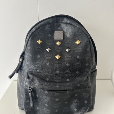MCM Stark Rucksack studded schwarz