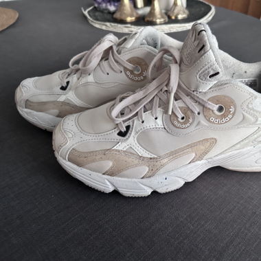 Adidas Sneakers