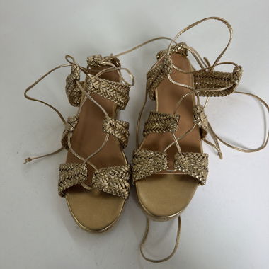 Sandales à laçage en dentelle dorée