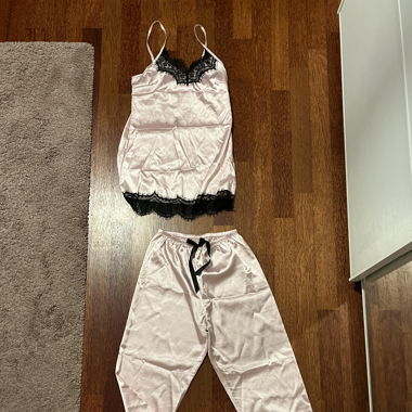 Silky, pastel pink pyjama set