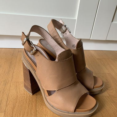 Bequeme High Heels