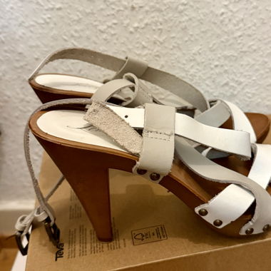 Levi’s sandals 