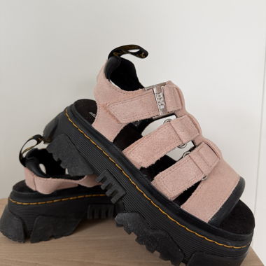 Sandales Dr. Martens rose