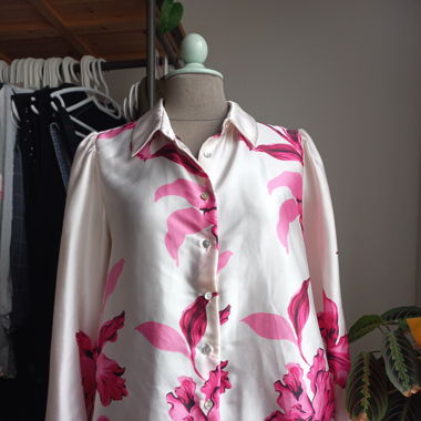 Chemise en satin/Satinbluse