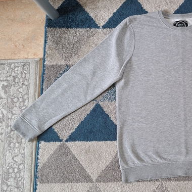 Gray Skate Nation sweater in size M