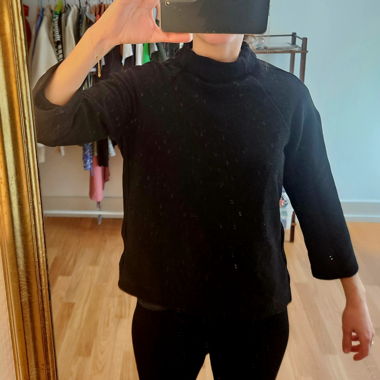 Black pullover 