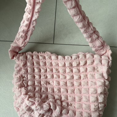 Carinissima borsa a tracolla morbida rosa baby con ruches