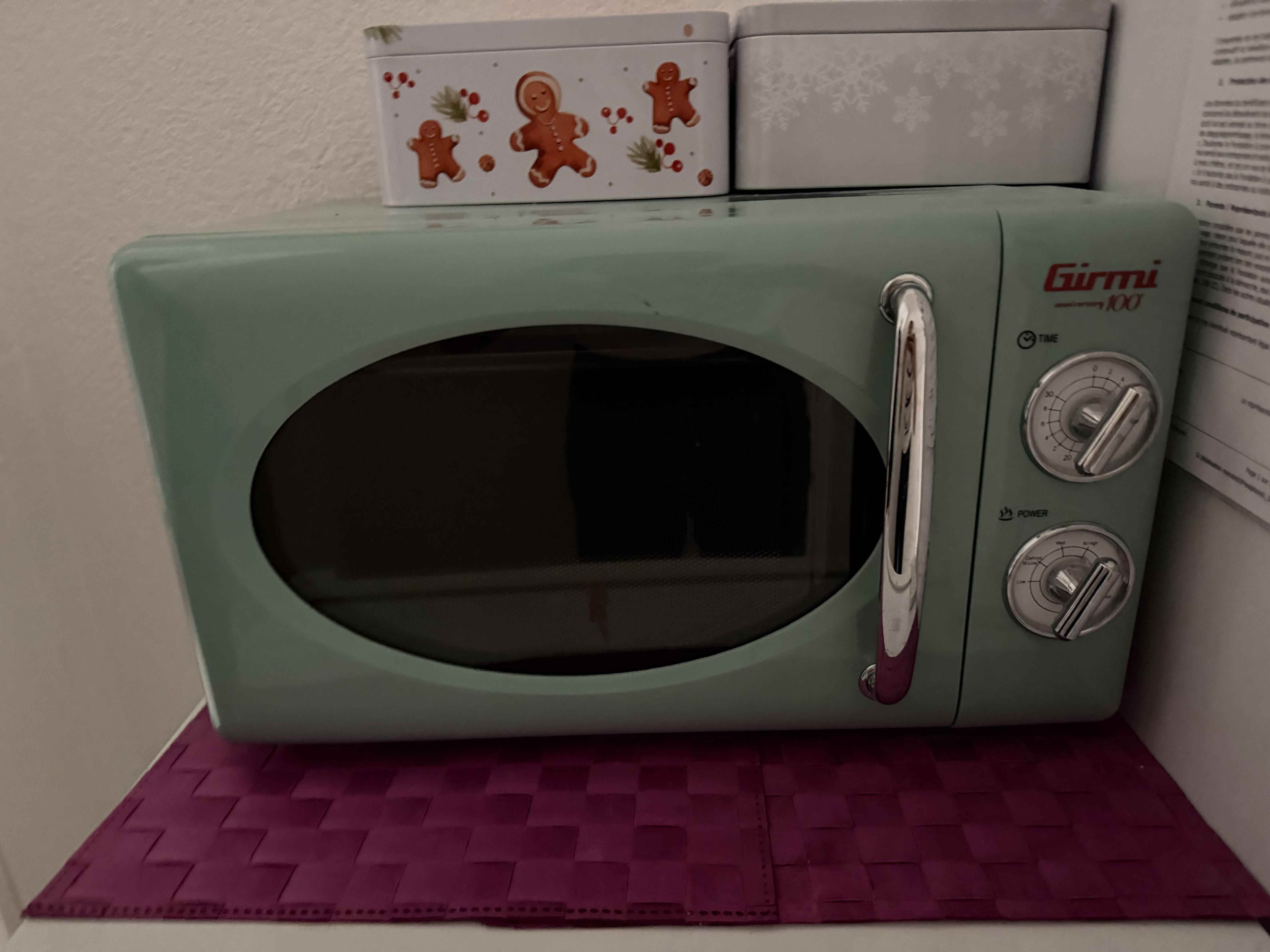 Retro-Mikrowelle Gurmi