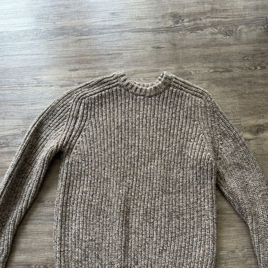 Brauner Pullover 