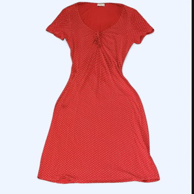 Rotes Sommerkleid mit Punkten