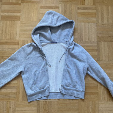 Grey cropped zip-up hoodie