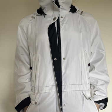 Weisse Jacke