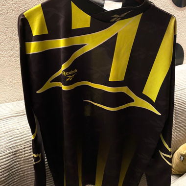 Reebok black/yellow jersey