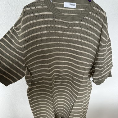 T-Shirt aus Strick