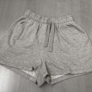 Graue Kurzehose