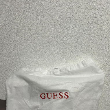 Originale GUESS Tasche inkl. Stoffschutztasche