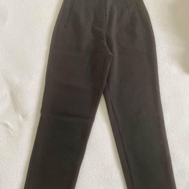 Schwarze gerade Hose