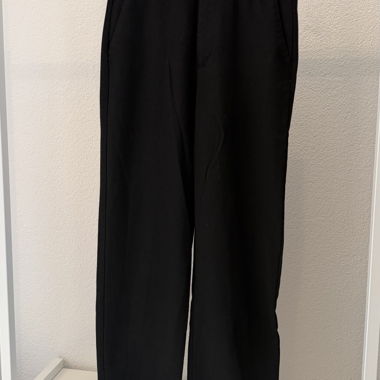 Schwarze weite Stoffhose