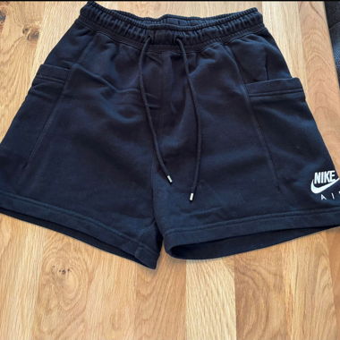 Short Nike taille S 
