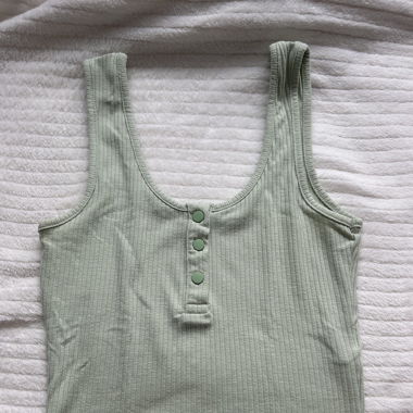 hellgrünes crop top 