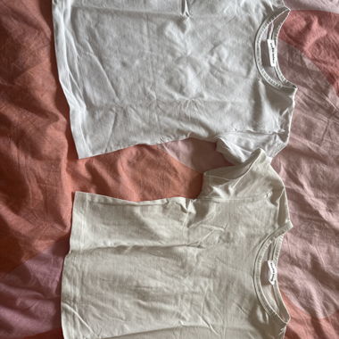 2 T-shirts blancs à manches courtes