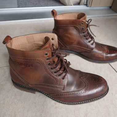 Triumph Motorrad-Halbstiefel aus braunem Leder