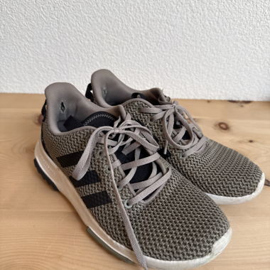 Adidas Sneakers in Military Green