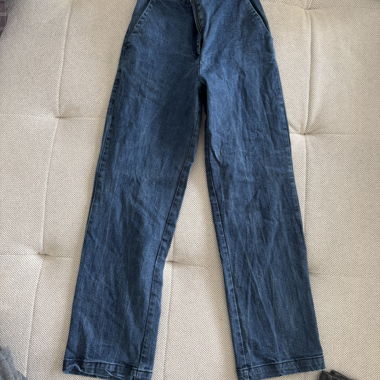 Pantalon en denim bleu à coupe droite