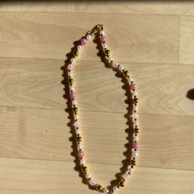 Halskette mit Kreuz