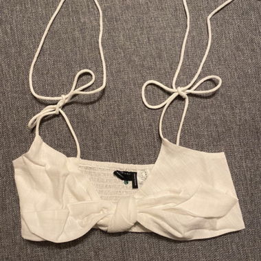 Weisses Crop-Top mit Schnürung vorne XS neu