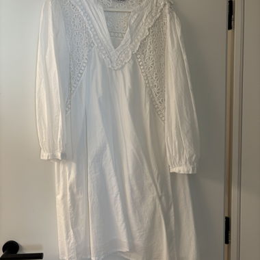 Robe blanche en dentelle
