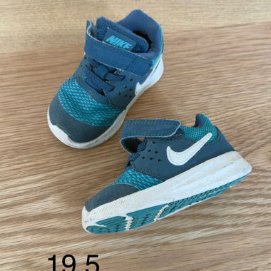 Nike Kinder Sneakers Gr. 19,5