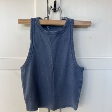 Blaues Top