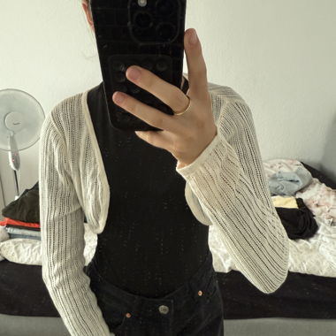 Beige kurze Strickjacke 