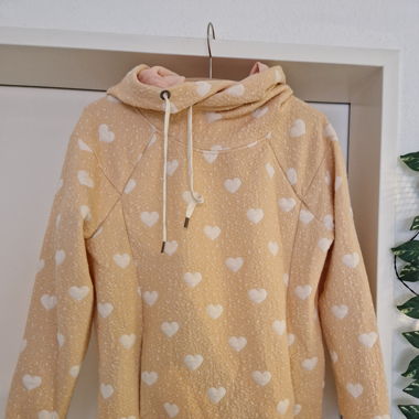 Pullover mit Herzen