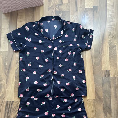 Pfirsich gemusterte Pyjama