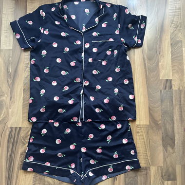 Pfirsich gemusterte Pyjama
