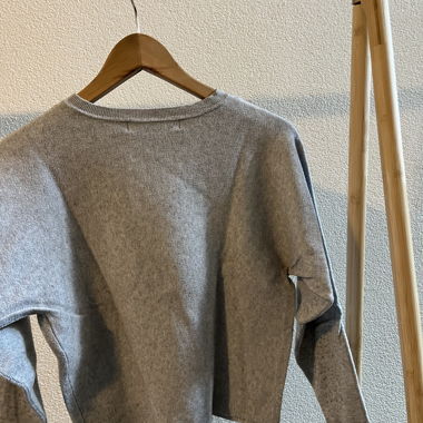 Pull gris à manches longues