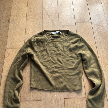 Grüner Pullover