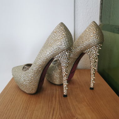 Golden high heels Jumex