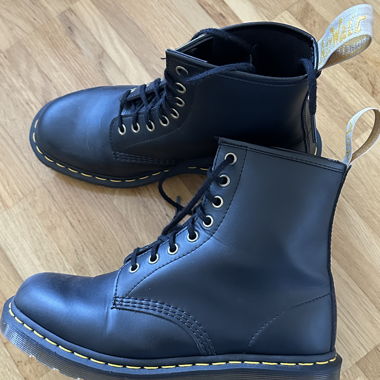 Dr. Martens 