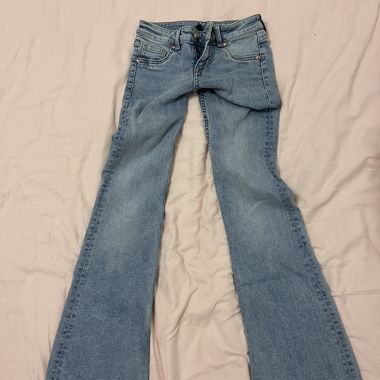 Low waisted flared jeans
