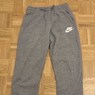 Training Nike gris enfant 137-147cm