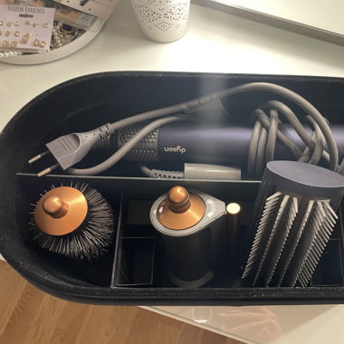 Dyson Airwrap dunkelblau