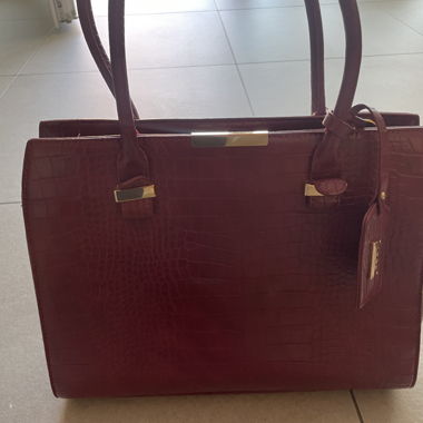 Burgunderfarbene Tasche 
